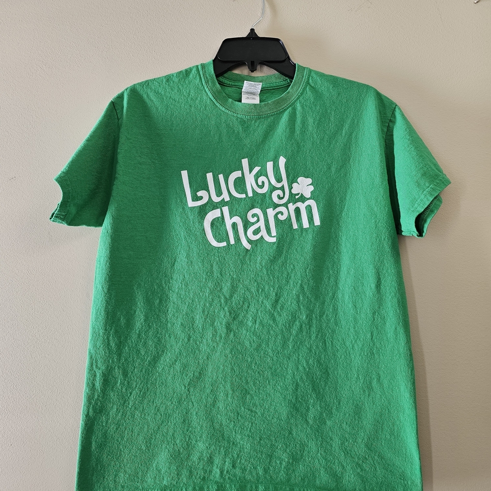 Gildan Lucky Charm Green T-Shirt Medium St. Patrick's Day Shamrock Graphic Tee